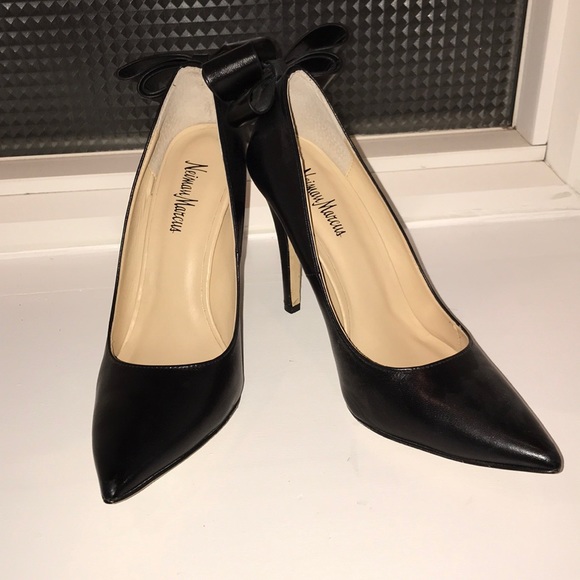 Neiman Marcus Shoes - Black heels with bows